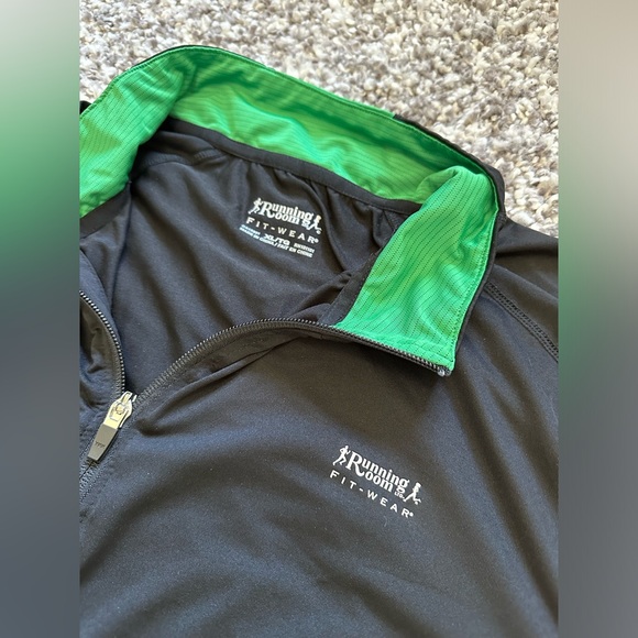 Running Room 1/4 zip sweatshirt NEW - Picture 1 of 4